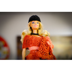 BARBIE da collezione con vestito cucito a mano (in abito MATTONE)