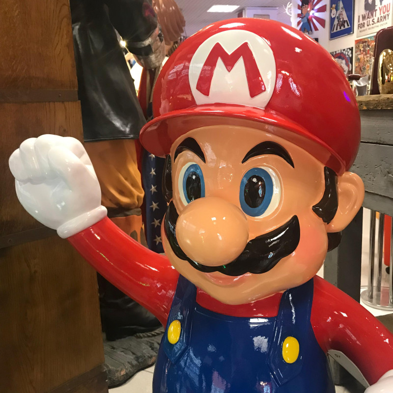 SUPERMARIO BROS STATUA