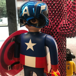 PLAYMOBIL FIGURE CAPTAIN AMERICA H 62 cm